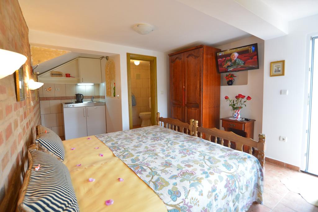 Apartments Palace Mira Mare ติวัต ภายนอก รูปภาพ